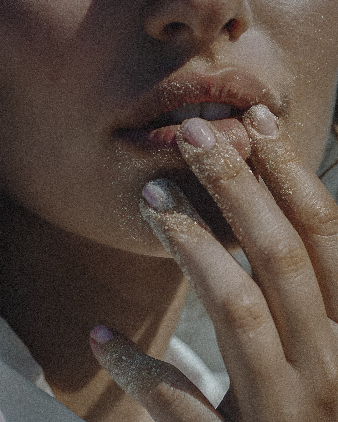 Warum Peelings für den Körper im Sommer so wichtig sind – und warum der Volcanic AHA Face & Body Scrub dein neuer Sommer-Essential ist