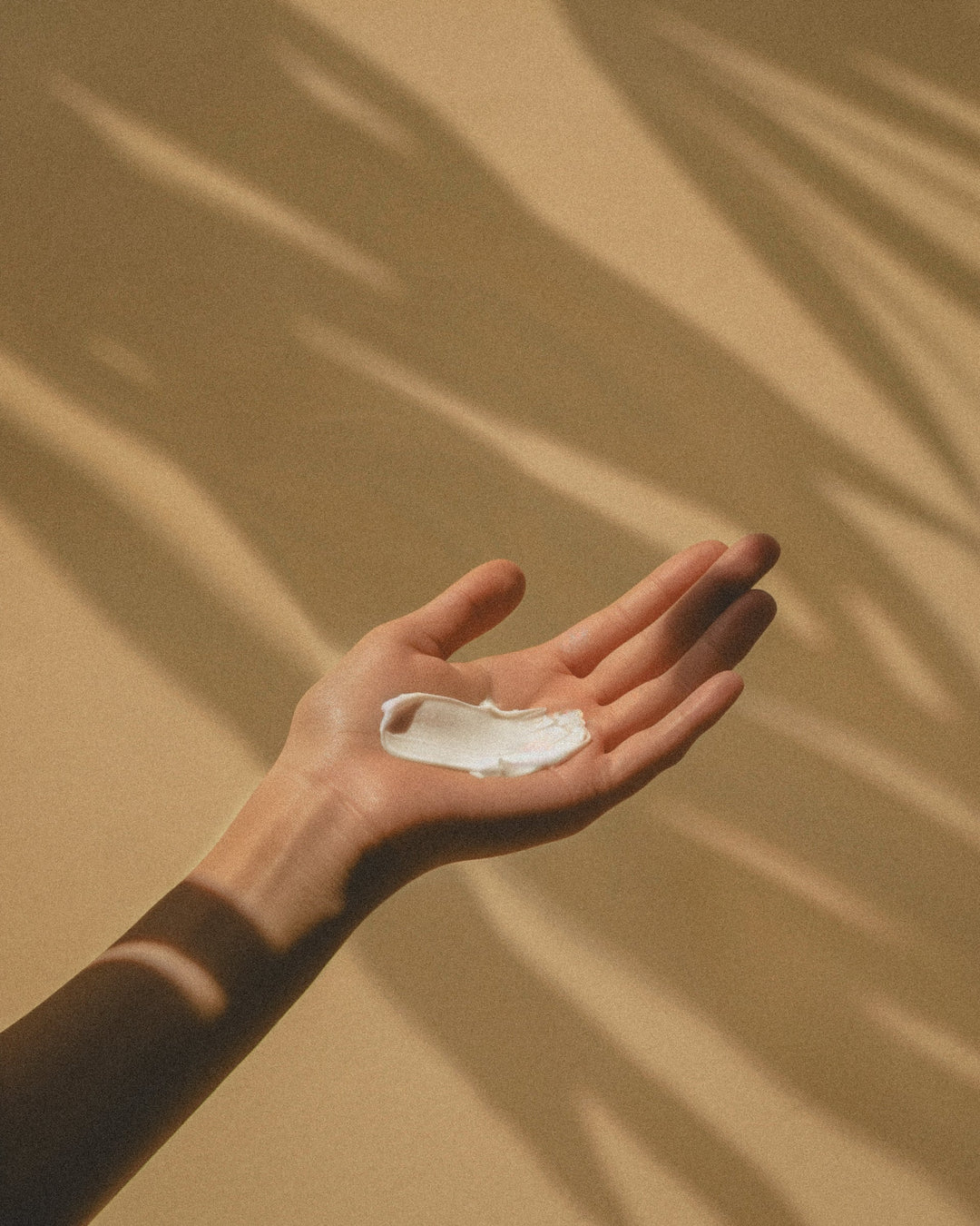 Bakuchiol vs. Retinol: Warum die pflanzliche Alternative deine Haut revolutionier